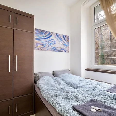 Gozsdu-1 Bedroom *