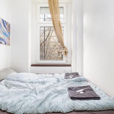Gozsdu-1 Bedroom