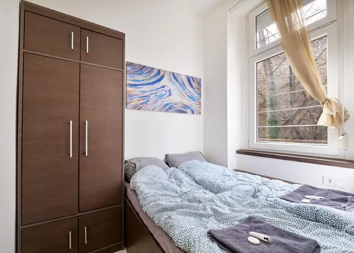 Gozsdu-1 Bedroom *